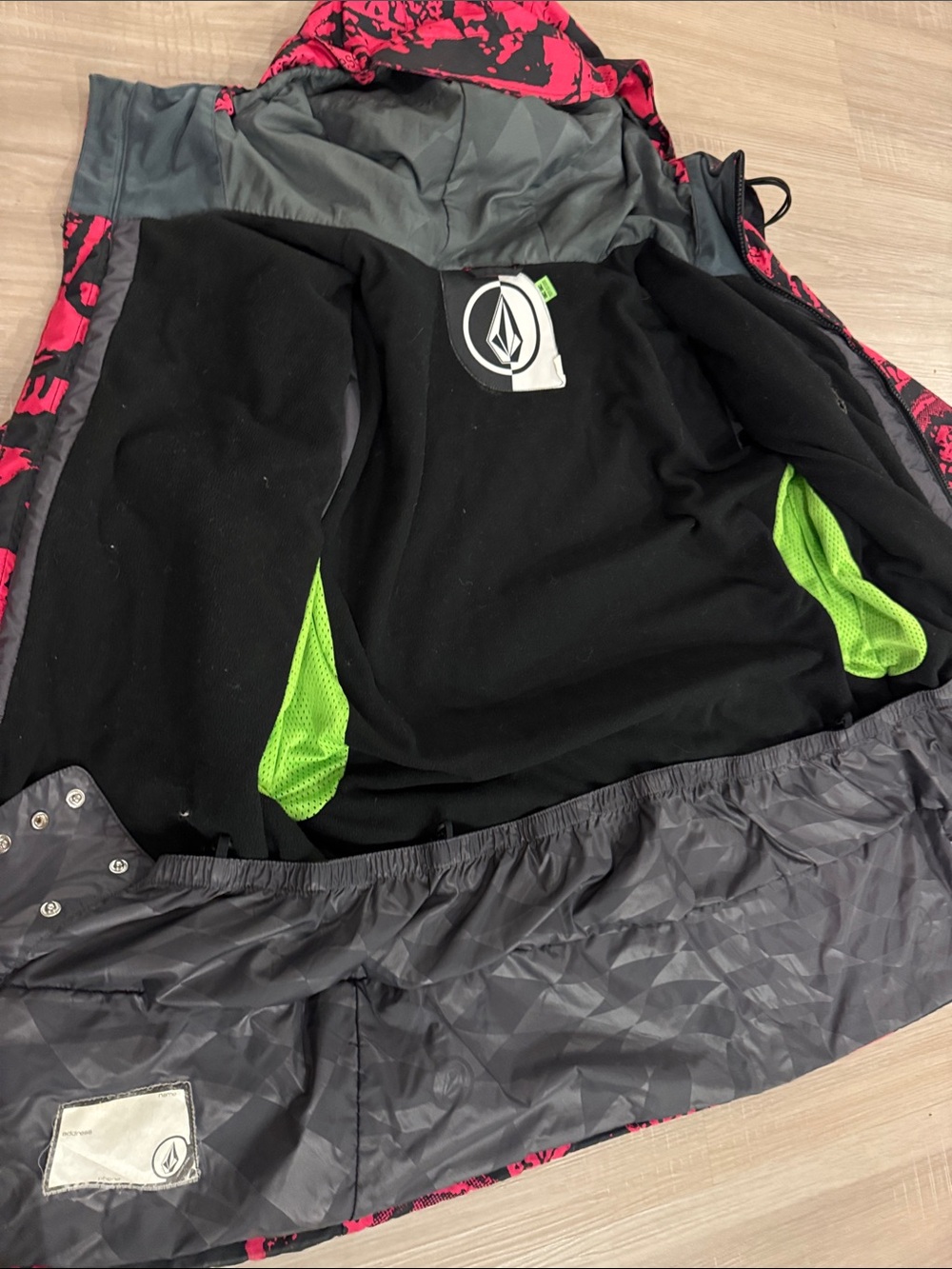 Volcom Volume Insulated Jacket - Picture 11 of 13